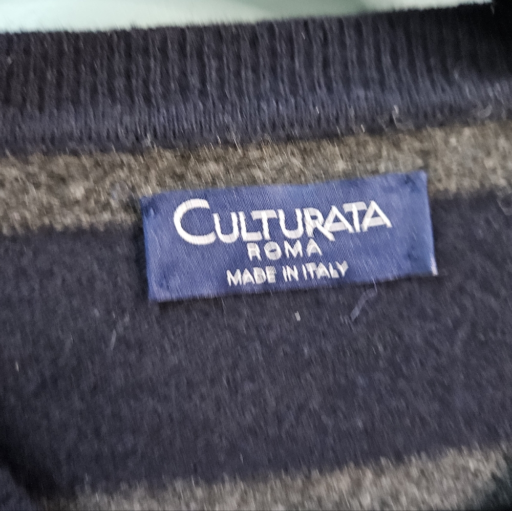 Culturata Roma Wool V-Neck Sweater - Picture 4 of 8